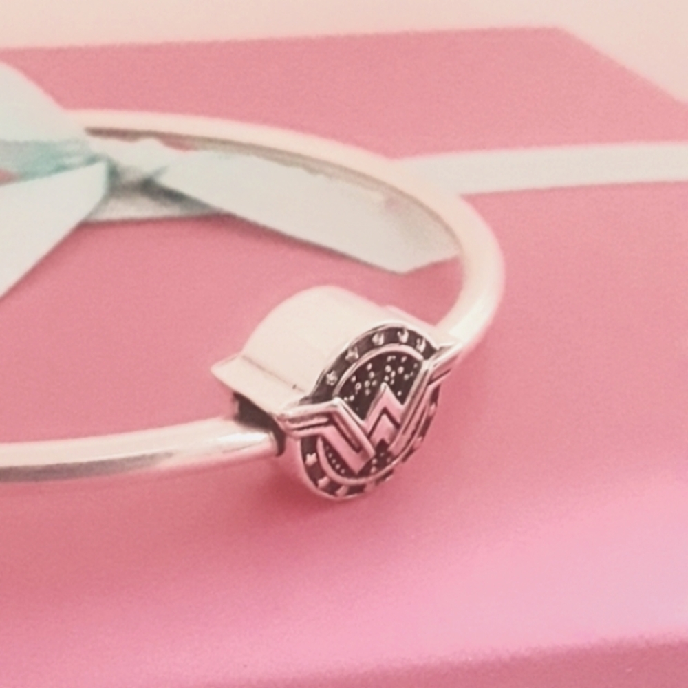 925 Sterling Silver WONDER WOMAN charm Pandora compatible - Picture 3 of 5